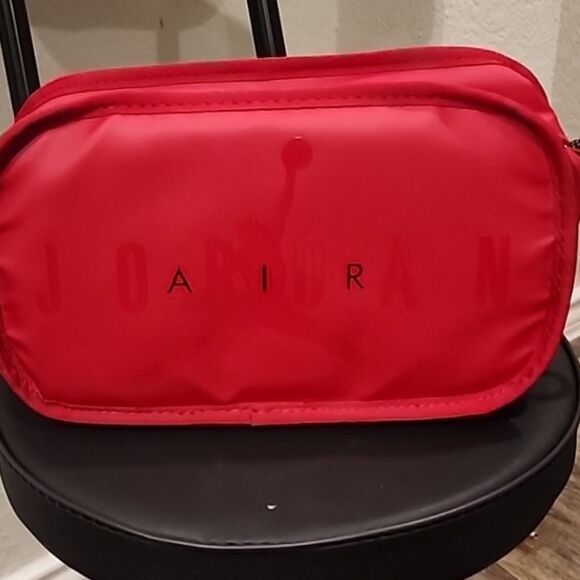 Jordan Jump Man Logo Dopp Bag - Picture 8 of 8